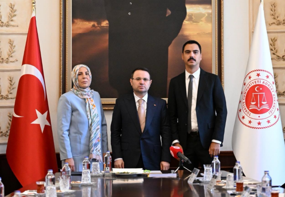 Adalet Bakanı Gürlek, Muhsin Yazıcıoğlu'nun ailesiyle geçmişten gelen bağları güçlendirdi