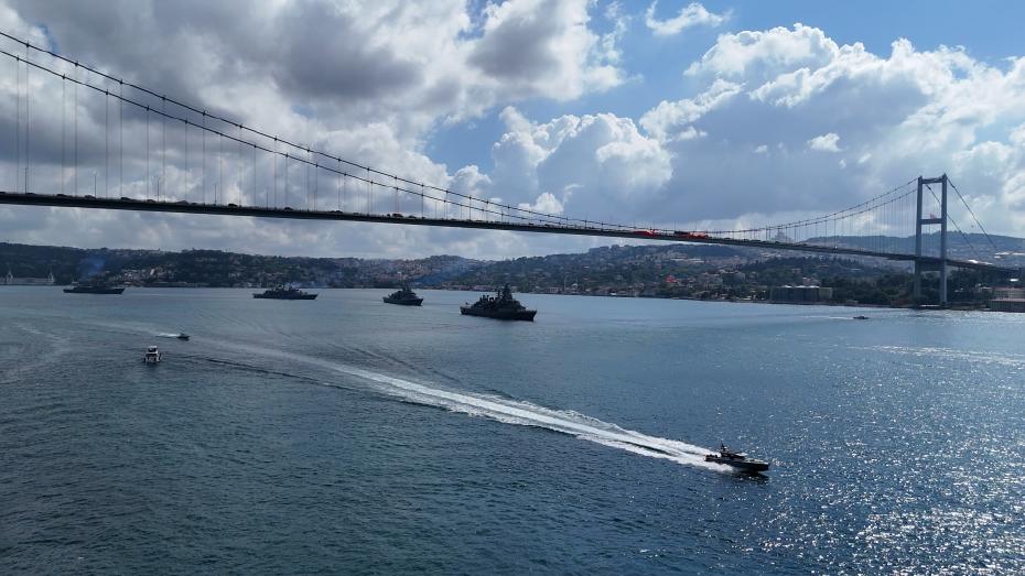 Türk Deniz Kuvvetleri’nden 30 Ağustos Zafer Bayramı Kapsamında Boğaz Geçişi