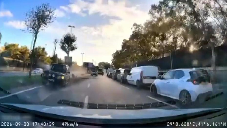 İstanbul'da Feci Trafik Kazası: Kontrolü Kaybeden Cip Otobüse Çarptı