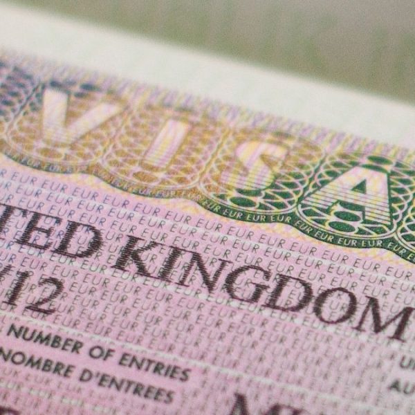 İngiltere turistler ve öğrenciler için vize ücretlerini artırdı
