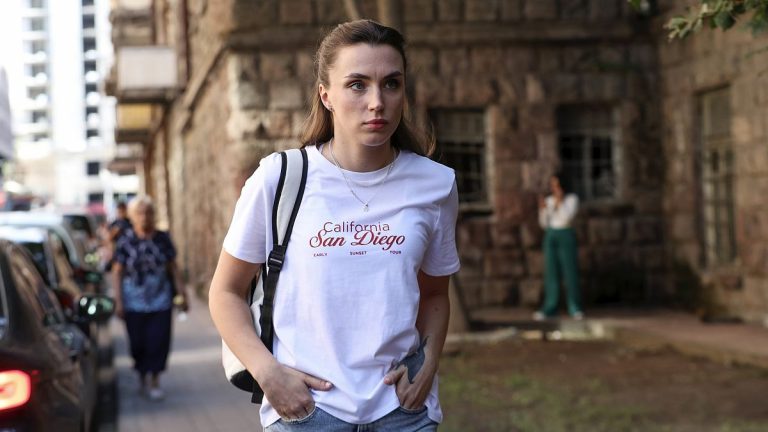 Yurtiçi kabuslarından kaçan Belaruslular yurtdışında da tehdit ve korkutmalarla karşı karşıya