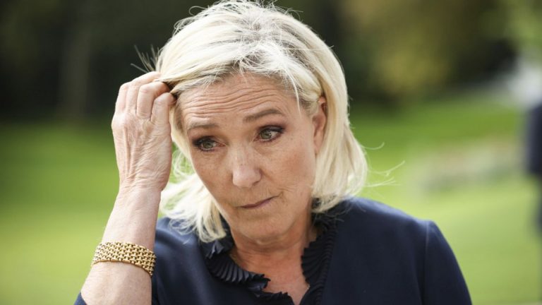 Marine Le Pen, babasının neo-Nazilerle birlikte şarkı söylerken görüntülenmesinin ardından yasal işlem başlatacak