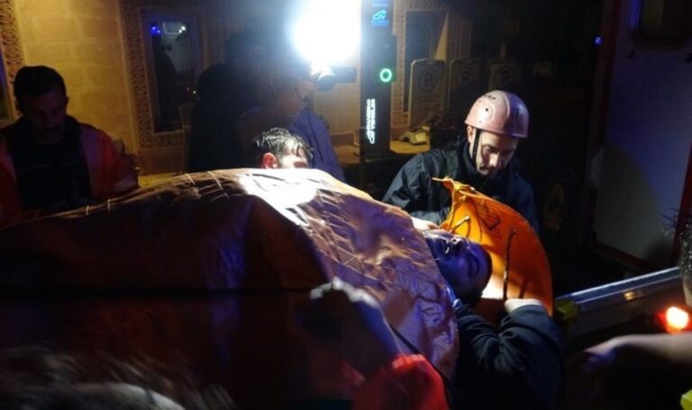 Temel atıldı: 180 kiloluk işçi iskeleden düştü – Son Dakika Türkiye Haberleri