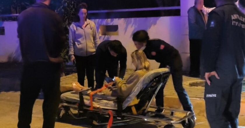 Evde yakılan mumlar yangına sebep oldu, binada panik yaşandı