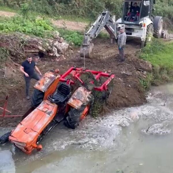 Samsun’da Traktör Sulama Kanalına Yuvarlandı