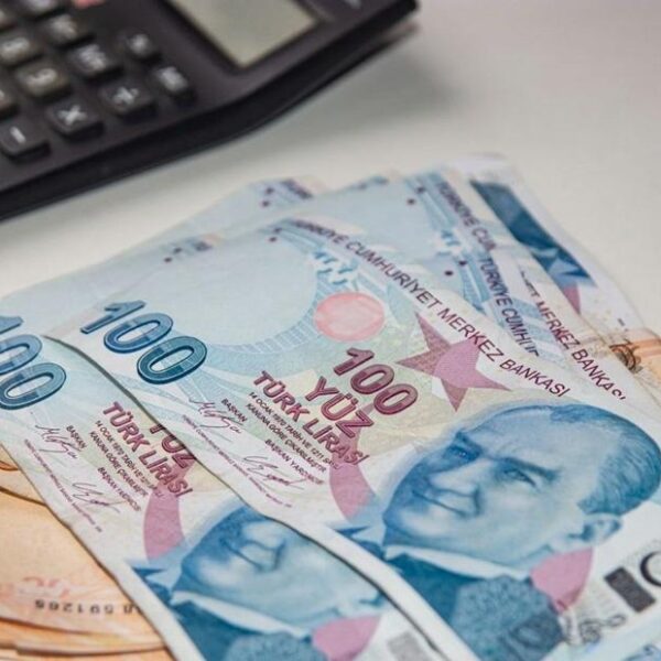 Memur ve Emeklilere Zam Geliyor mu? 2026 Maaş Artışı Ne Kadar Olacak?