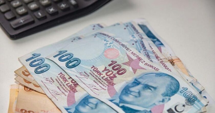 Memur ve Emeklilere Zam Geliyor mu? 2026 Maaş Artışı Ne Kadar Olacak?